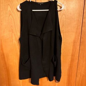 Black faux cashmere vest with pockets, size large